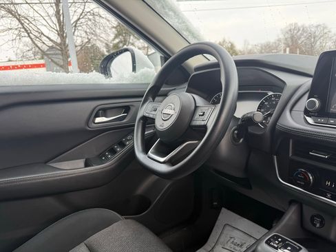 Used 2024 Nissan Rogue SV image 24