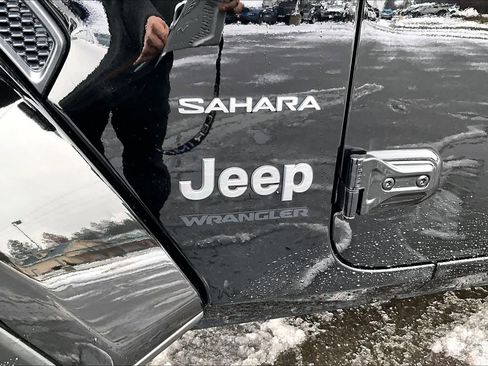 Used 2023 Jeep Wrangler Sahara w/ Cold Weather Group image 7