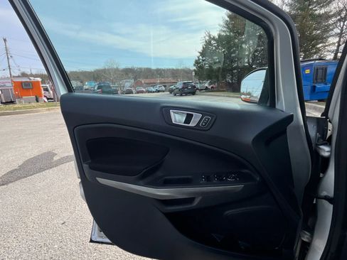 Used 2018 Ford EcoSport SE w/ SE Convenience Package image 19