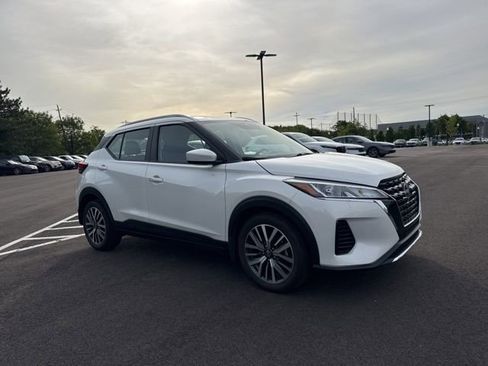 Used 2023 Nissan Kicks SV FWD image 2