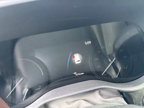 Used 2025 Toyota Sienna XLE w/ XLE Plus Package FWD image 6