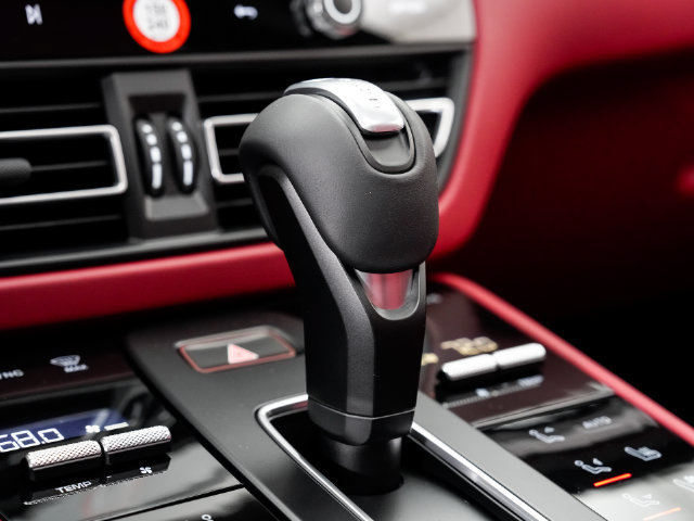 Certified 2026 Porsche Macan AWD/4WD image 18