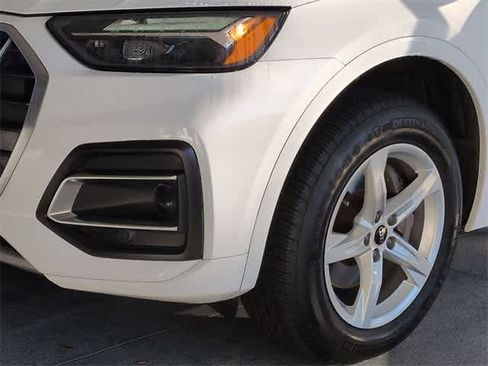 Used 2021 Audi Q5 Premium image 11