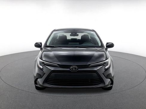 Used 2025 Toyota Corolla LE FWD image 2