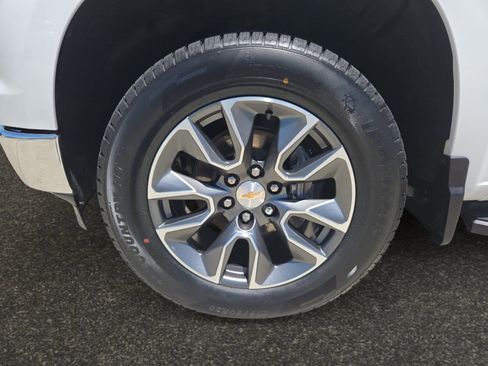 Used 2025 Chevrolet Silverado 1500 LT AWD/4WD image 14
