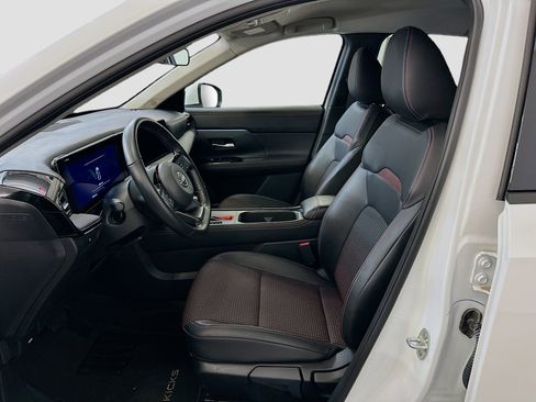 Used 2025 Nissan Kicks SR image 13