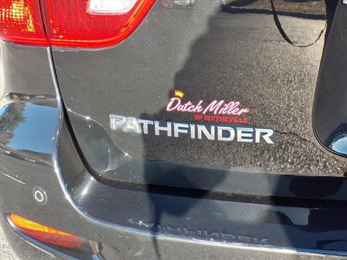 Used 2019 Nissan Pathfinder SV image 7