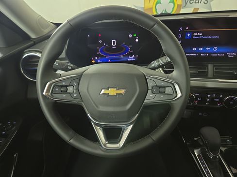 Used 2025 Chevrolet Trax LT w/ Driver Confidence Package FWD image 14
