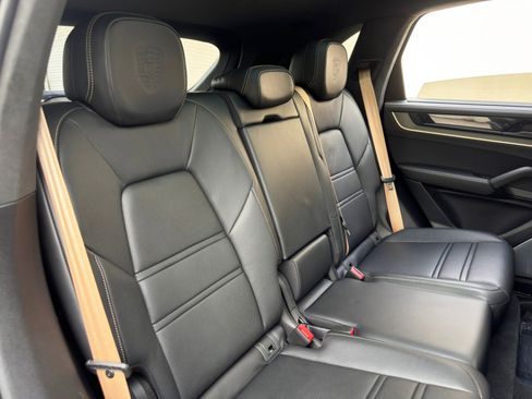Used 2024 Porsche Cayenne Turbo AWD/4WD image 45
