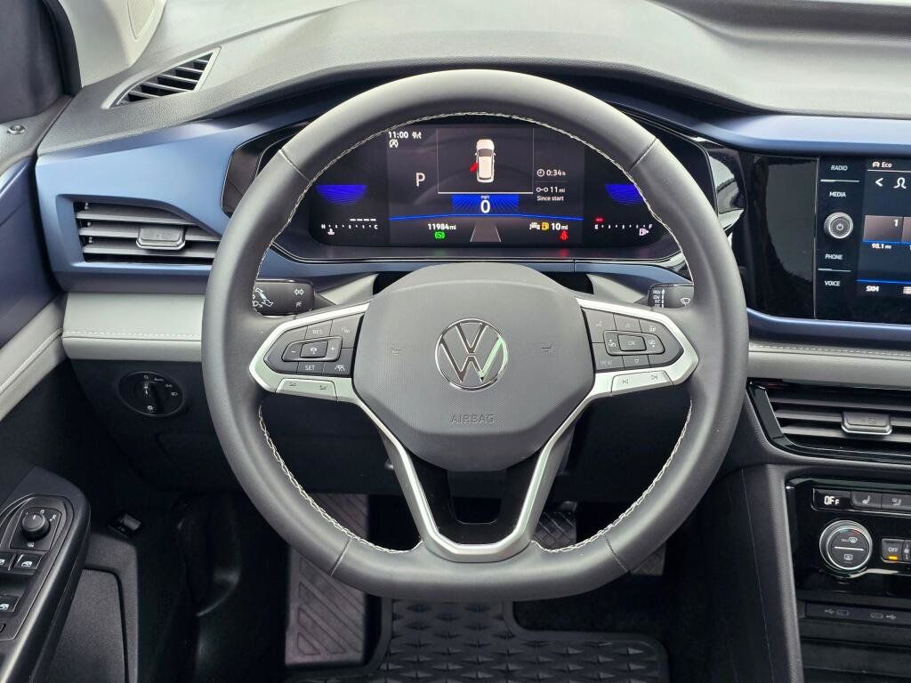 Used 2024 Volkswagen Taos SE w/ Panoramic Sunroof Package AWD/4WD image 19
