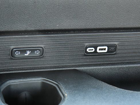Used 2024 Jeep Wagoneer L Series II RWD image 45