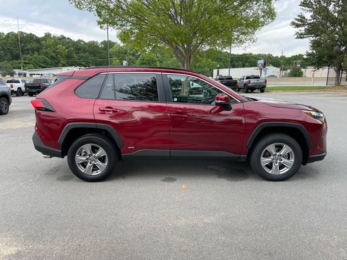Used 2025 Toyota RAV4 XLE AWD/4WD image 9