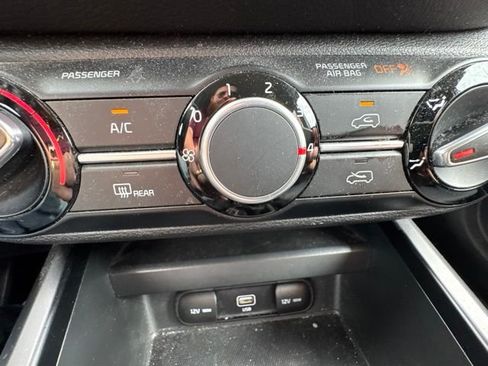 Used 2020 Kia Soul LX FWD image 17