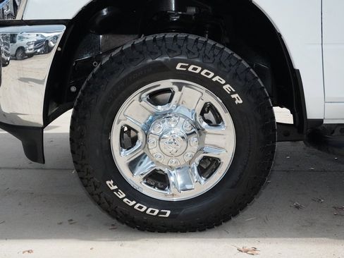 Used 2023 RAM 2500 Tradesman w/ Chrome Appearance Group image 10