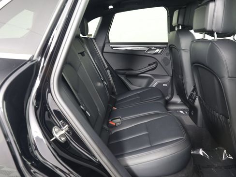 Certified 2023 Porsche Macan S AWD/4WD image 32