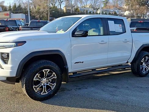 Used 2024 GMC Canyon AT4 image 4