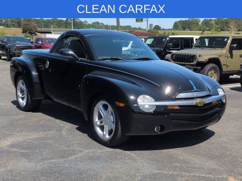 Used 2003 Chevrolet SSR RWD image 2