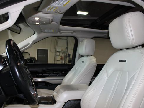 Used 2018 Ford Expedition Platinum RWD image 26