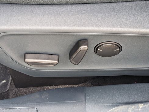 New 2025 Ford Maverick XLT w/ XLT Luxury Package image 18