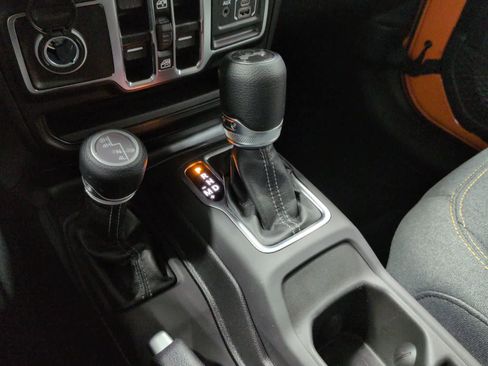 Used 2025 Jeep Wrangler Sport S image 32