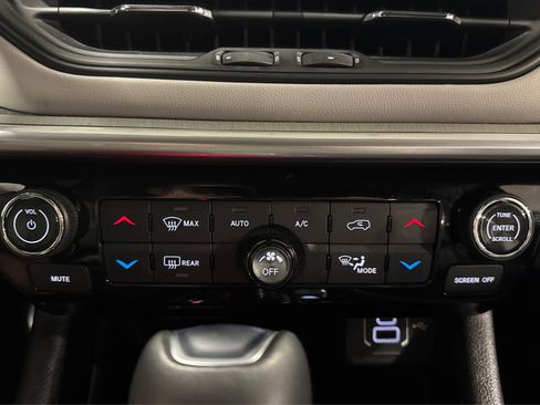 Used 2025 Jeep Compass Limited image 30