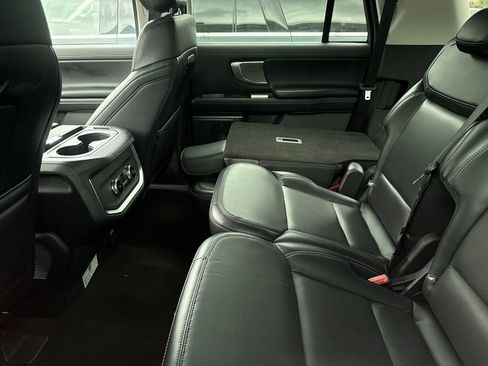 Used 2025 Ford Expedition Max Platinum AWD/4WD image 9
