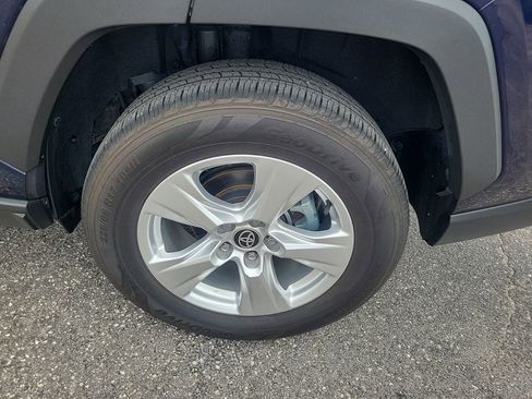 Used 2021 Toyota RAV4 XLE w/ Convenience Package FWD image 9