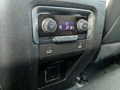 Used 2024 Chevrolet Suburban LT image 17