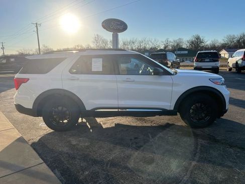 Used 2022 Ford Explorer XLT w/ Equipment Group 202A image 4