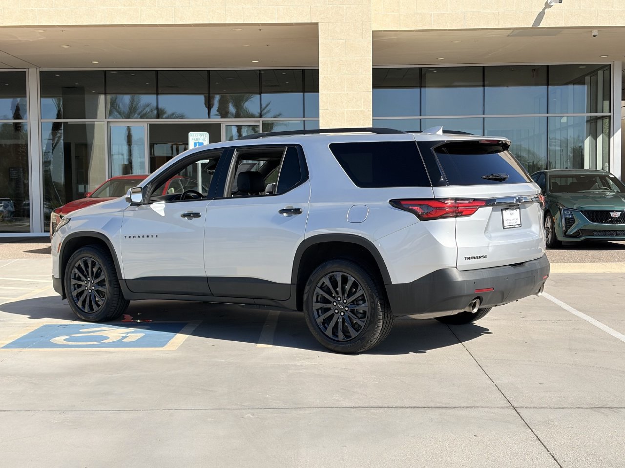 Used 2022 Chevrolet Traverse RS FWD image 7