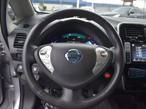 Used 2017 Nissan Leaf SL w/ Premium Package image 18