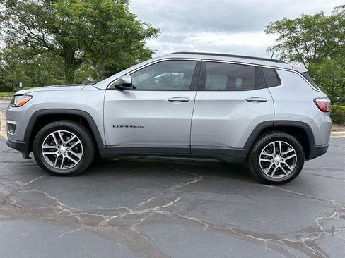 Used 2018 Jeep Compass Latitude w/ Popular Equipment Group FWD image 2