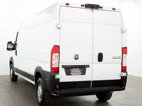 Used 2025 RAM ProMaster 2500 w/ Convenience Group FWD image 8