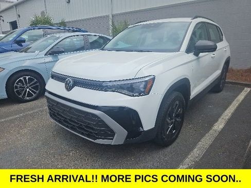 Used 2025 Volkswagen Taos S FWD image 1