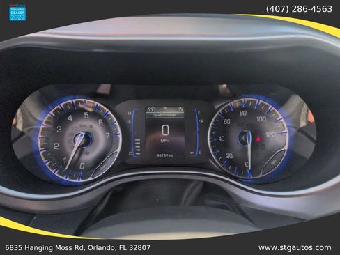 Used 2018 Chrysler Pacifica Touring-L w/ Premium Audio Group FWD image 34