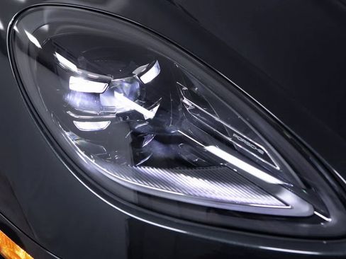 Certified 2025 Porsche Macan image 33