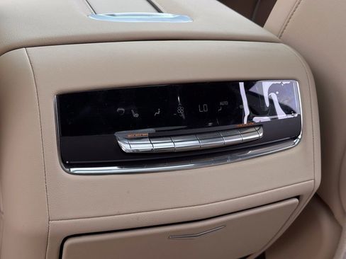 Used 2024 Cadillac Escalade Premium Luxury image 29