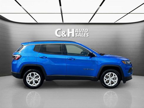 Used 2024 Jeep Compass Latitude AWD/4WD image 7