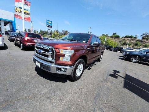 Used 2015 Ford F150 XLT w/ Trailer Tow Package RWD image 4