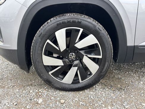 Used 2025 Volkswagen Atlas Cross Sport SE image 25