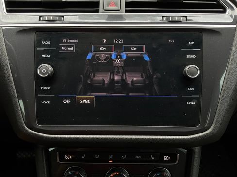 Used 2020 Volkswagen Tiguan SE AWD/4WD image 31