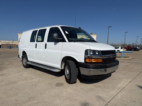 Used 2024 Chevrolet Express 2500 w/ Driver Convenience Package image 17