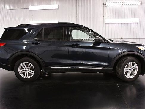 Used 2023 Ford Explorer XLT w/ Equipment Group 202A image 8