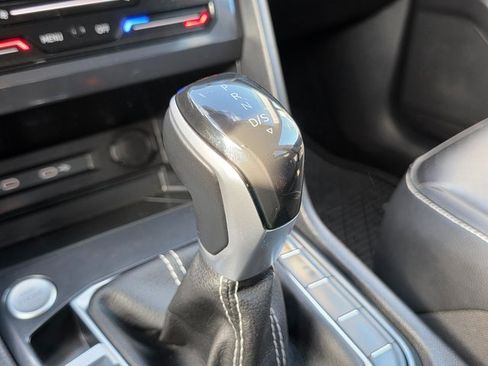 Used 2023 Volkswagen Tiguan SE image 34