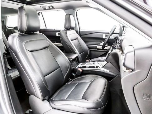 Used 2023 Ford Explorer Limited w/ Limited Technology Package RWD image 33