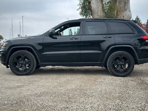 Used 2019 Jeep Grand Cherokee Laredo image 6