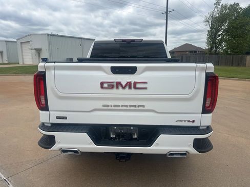 Used 2024 GMC Sierra 1500 AT4 w/ Technology Package AWD/4WD image 4