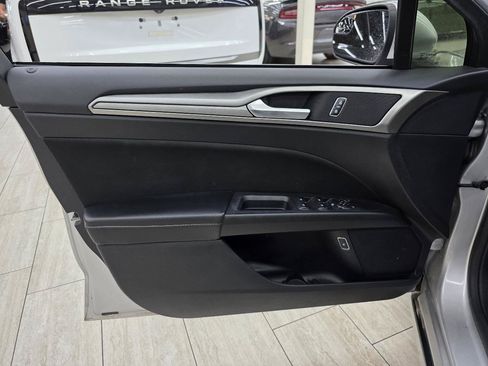 Used 2018 Ford Fusion SE FWD image 35