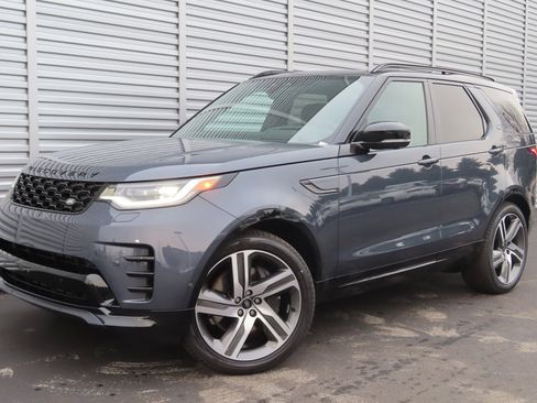 New 2024 Land Rover Discovery Dynamic SE image 1