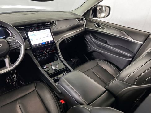 Used 2023 Jeep Grand Cherokee Limited image 24